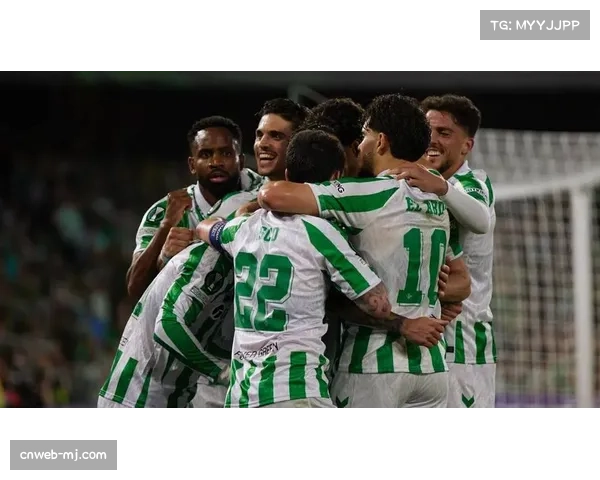 贝蒂斯对阵奥萨苏纳，场上球员为突发疾病的客队队医集体鼓掌